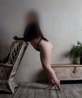 Со мной ты окунешься в мир наслаждения и страсти. Живу в Москве, городе возможностей, и готова подарить тебе незабываемые моменты. Мои услуги включают оральные ласки, классический и анальный секс, эротический массаж и многое другое. Посмотри мои фото, чтобы убедиться в моей красоте и сексуальности. Отзывы моих клиентов говорят сами за себя – я нежная, креативная и опытная. Если хочешь окунуться в мир удовольствия, напиши мне. 😘 Варвара